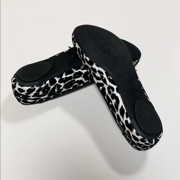 SOLD - NEW Charlotte Russe Leopard Print Flats - Picture 5 of 6